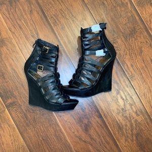 Nature Breeze black wedges size 9